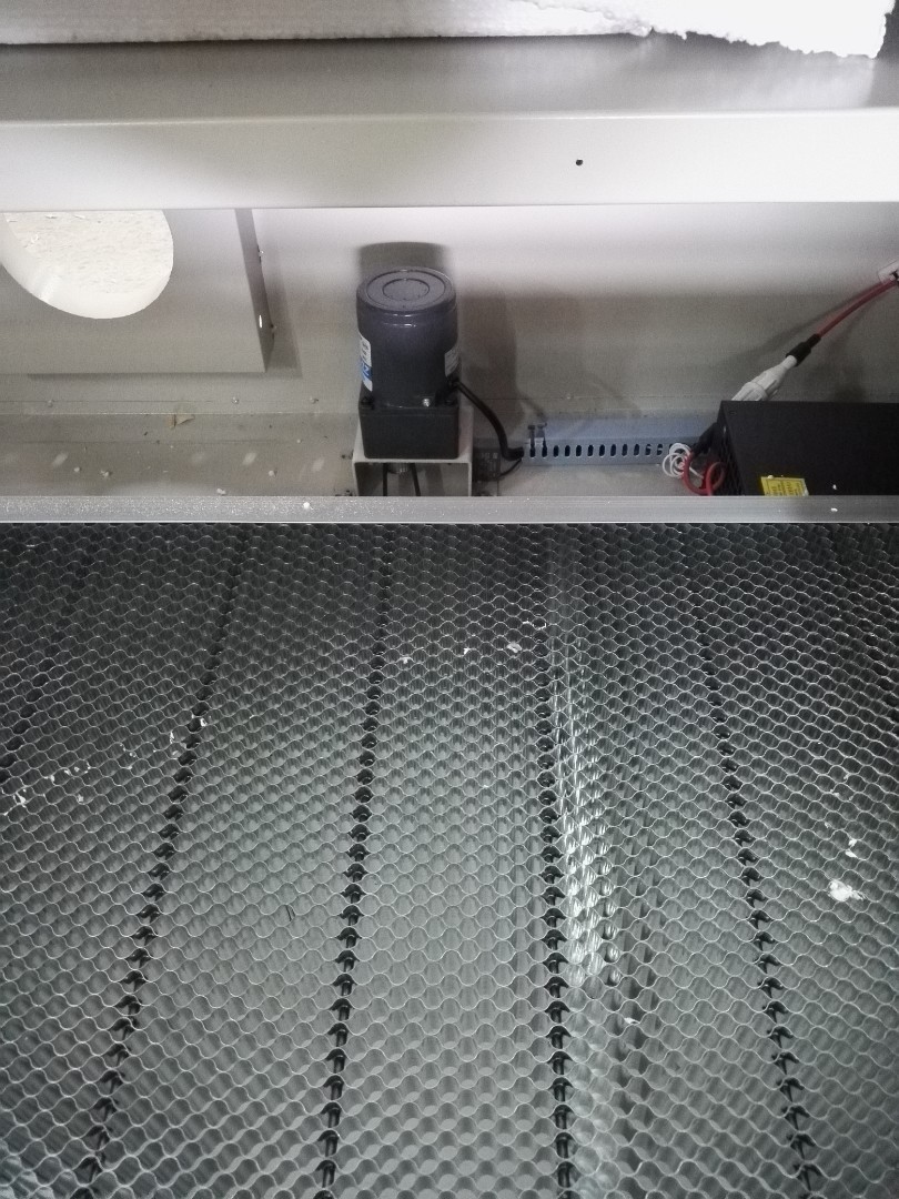 Лазерно-гравировальный станок с ЧПУ, 1400х1000, 130W с подъемным столом, чиллер СW5000 LTT-Z1410H