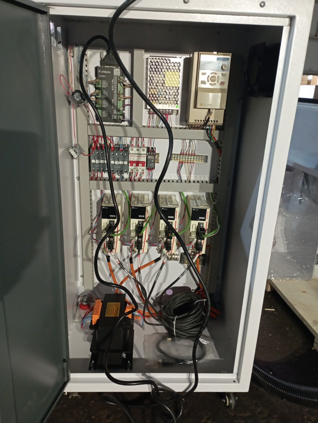 Фрезерный станок с ЧПУ LTT-2140AH