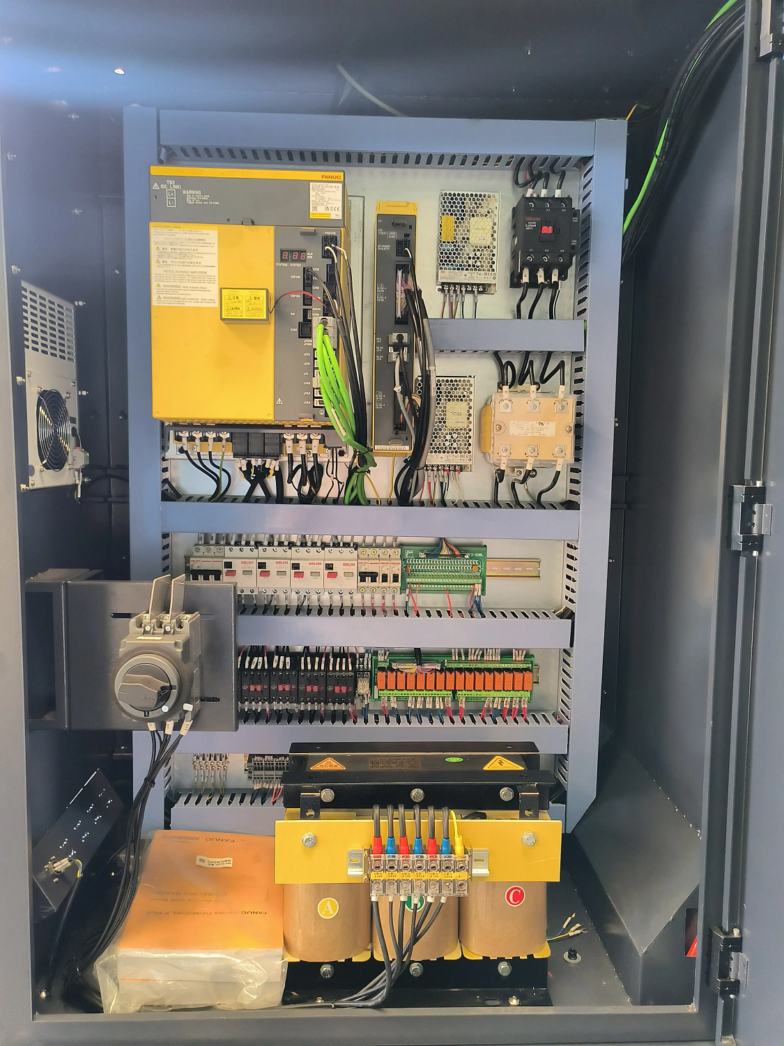 Фрезерный обрабатывающий центр с ЧПУ VMC850 (4-ая ось + Fanuc Oi-MF tf plus)