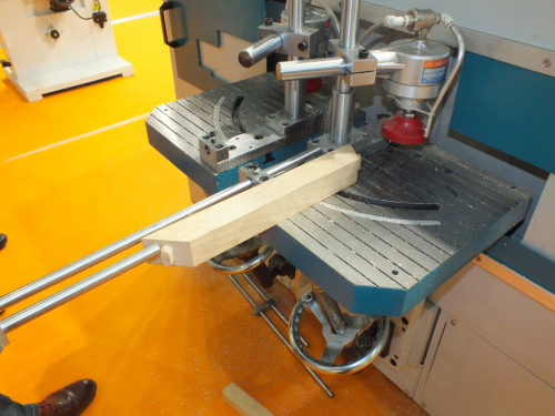 Шипорезный автоматический станок с ЧПУ, 2 стола	CNC-200