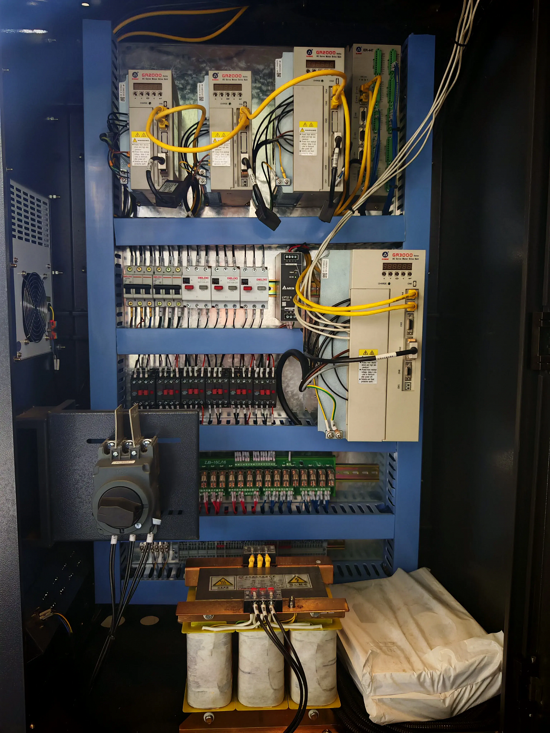 Фрезерный обрабатывающий центр с ЧПУ VMC650 (Fanuc Oi-MF Plus)