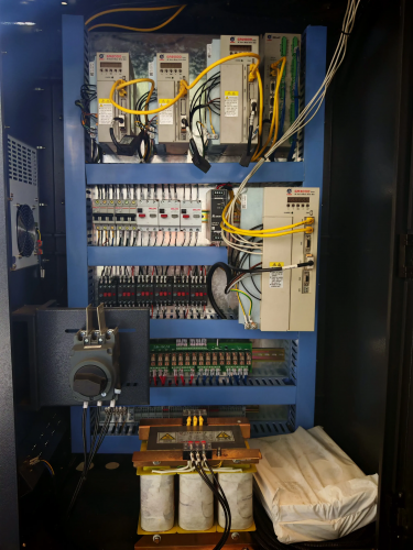 Фрезерный обрабатывающий центр с ЧПУ VMC650 (Fanuc Oi-MF Plus)