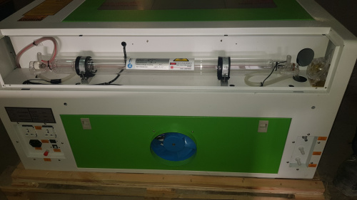 Лазерно-гравировальный станок с ЧПУ, 600х400, 50W, помпа, с подъемным столом, (без чиллера) LTT-Z6040B